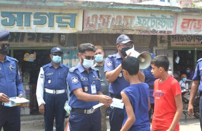 মেহেরপুর জেলা পুলিশের উদ্যোগে মাস্ক বিতরণ ও জনসচেতনাতামূলক প্রচার